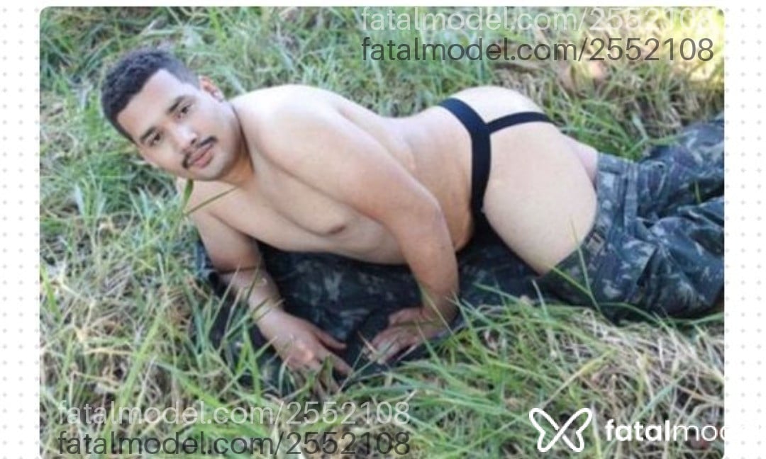 Acompanhante homem com cabelo castanho de olhos castanhos - Melquisedeque