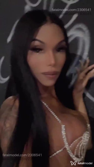 Acompanhante mulher trans morena (o) de olhos pretos - Eduarda Acompanhante mulher trans morena (o) de olhos pretos - Eduarda