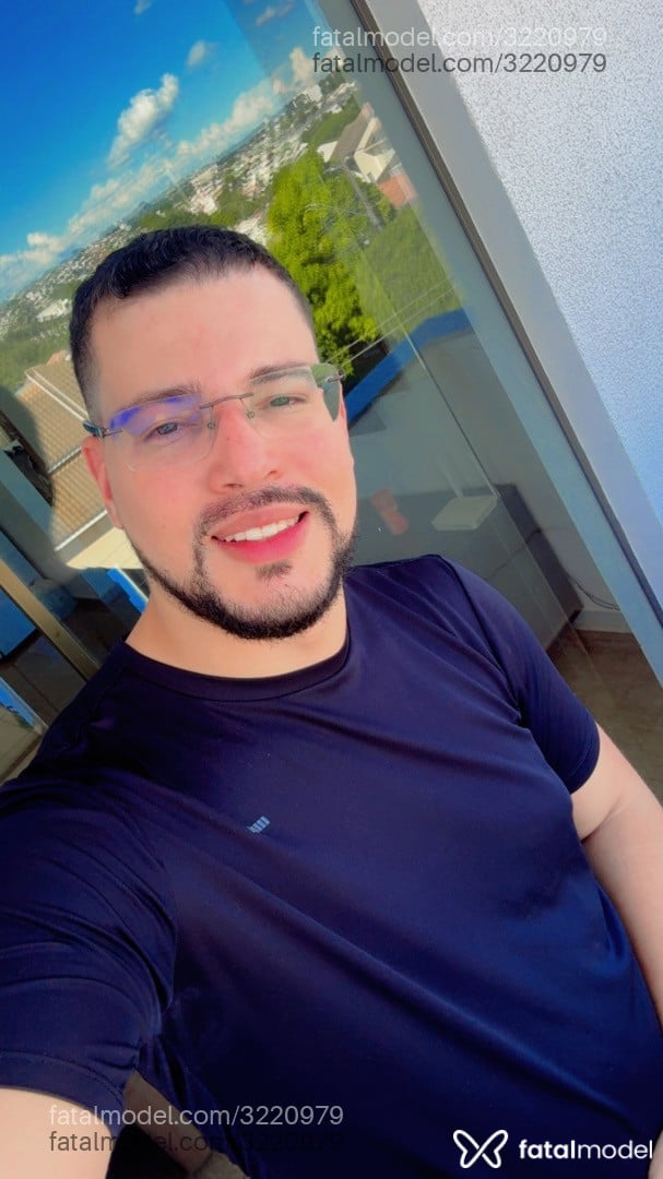Acompanhante homem com cabelo castanho de olhos castanhos em Cascavel - Gustavo
