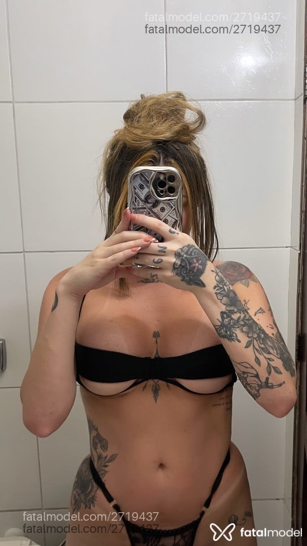 Acompanhante mulher trans com cabelo castanho de olhos castanhos em Contagem - Akylla Vizzi