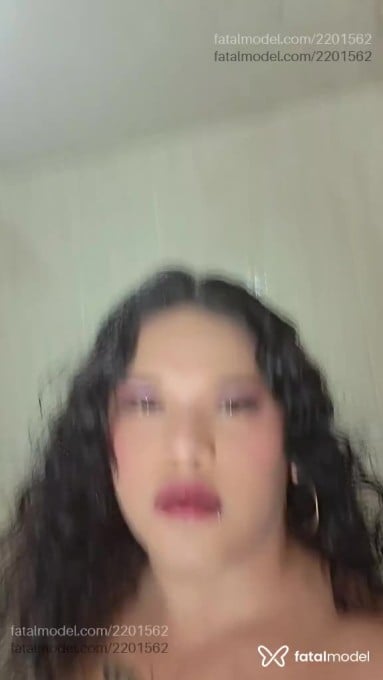Acompanhante mulher trans com cabelo castanho de olhos castanhos em Araraquara - Hellena