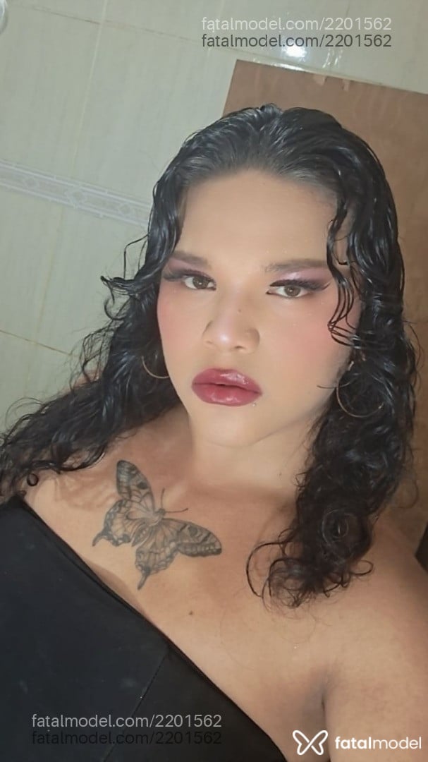 Acompanhante mulher trans com cabelo castanho de olhos castanhos em Araraquara - Hellena