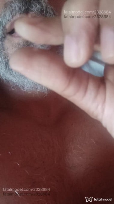 Acompanhante homem com cabelo grisalho de olhos castanhos em Virtual - Lord Zion