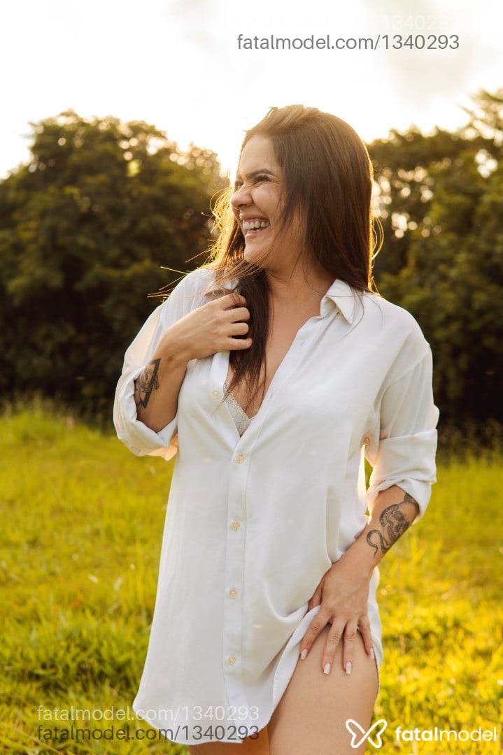 Acompanhante mulher com cabelo castanho de olhos castanhos - Fernanda Almeida Acompanhante mulher com cabelo castanho de olhos castanhos - Fernanda Almeida