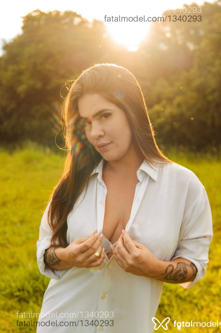 Acompanhante mulher com cabelo castanho de olhos castanhos - Fernanda Almeida Acompanhante mulher com cabelo castanho de olhos castanhos - Fernanda Almeida