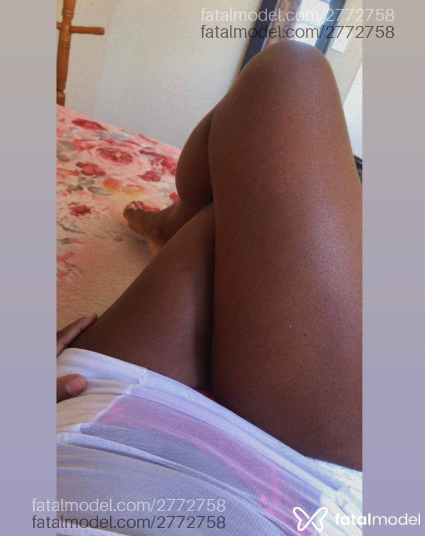 Acompanhante mulher morena (o) de olhos pretos - Luana Santos