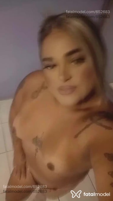Acompanhante mulher trans com cabelo castanho de olhos castanhos - Nicky Acompanhante mulher trans com cabelo castanho de olhos castanhos - Nicky