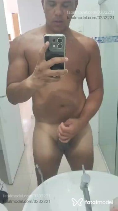 Acompanhante homem morena (o) de olhos pretos em Duque de Caxias - Rodrigo