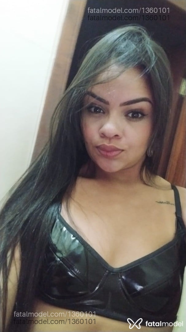 Acompanhante mulher com cabelo castanho de olhos castanhos em Macaé - Karol Nicole