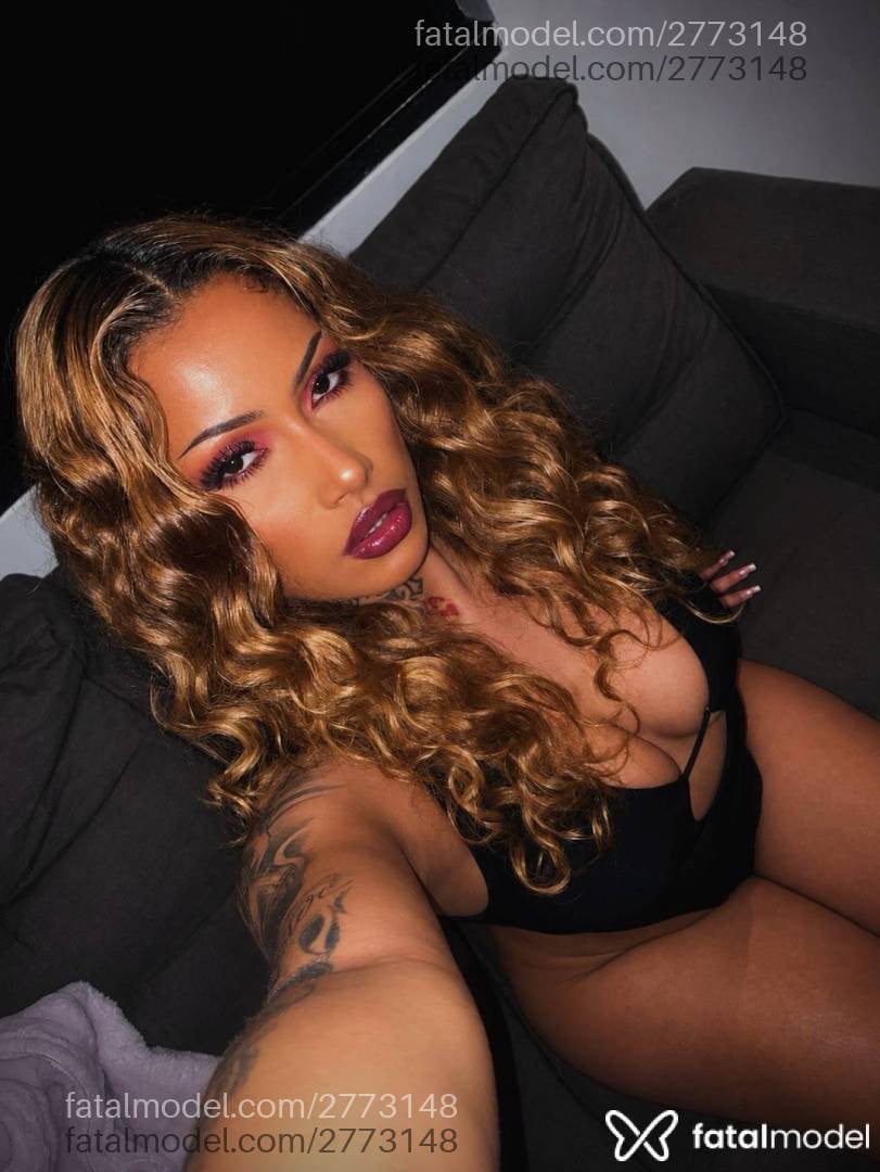 Acompanhante mulher com cabelo castanho de olhos castanhos - Briele Savoy