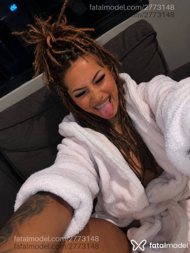 Acompanhante mulher com cabelo castanho de olhos castanhos - Briele Savoy