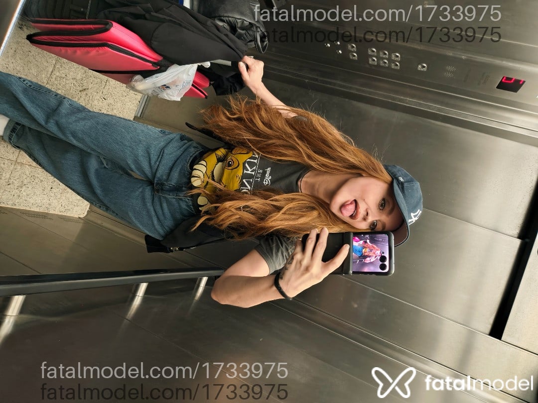 Acompanhante mulher loira (o) de olhos mel em Pouso Alegre - Rubi Nira Montevan
