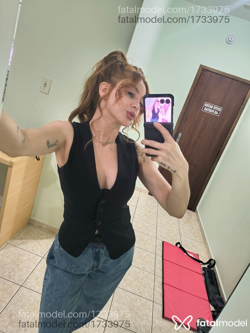 Acompanhante mulher loira (o) de olhos mel em Pouso Alegre - Rubi Nira Montevan