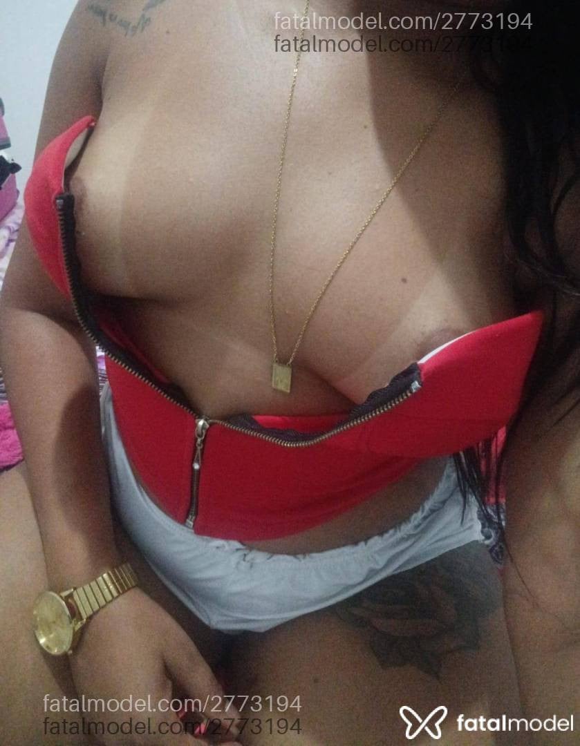 Acompanhante mulher morena (o) de olhos pretos - Polly Santos