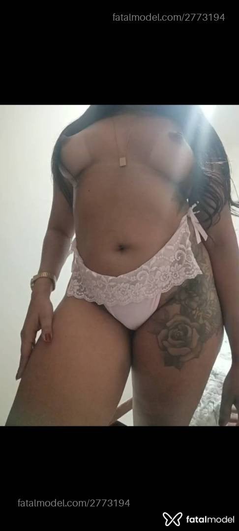 Acompanhante mulher morena (o) de olhos pretos - Polly Santos