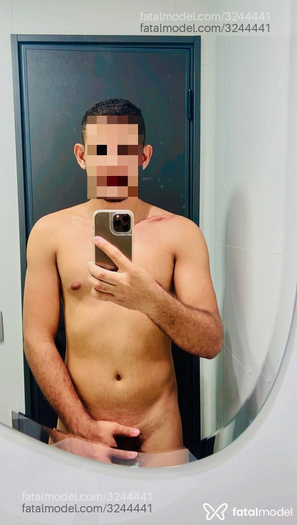 Acompanhante homem com cabelo castanho de olhos castanhos em Cuiabá Acompanhante homem com cabelo castanho de olhos castanhos em Cuiabá - Acreano