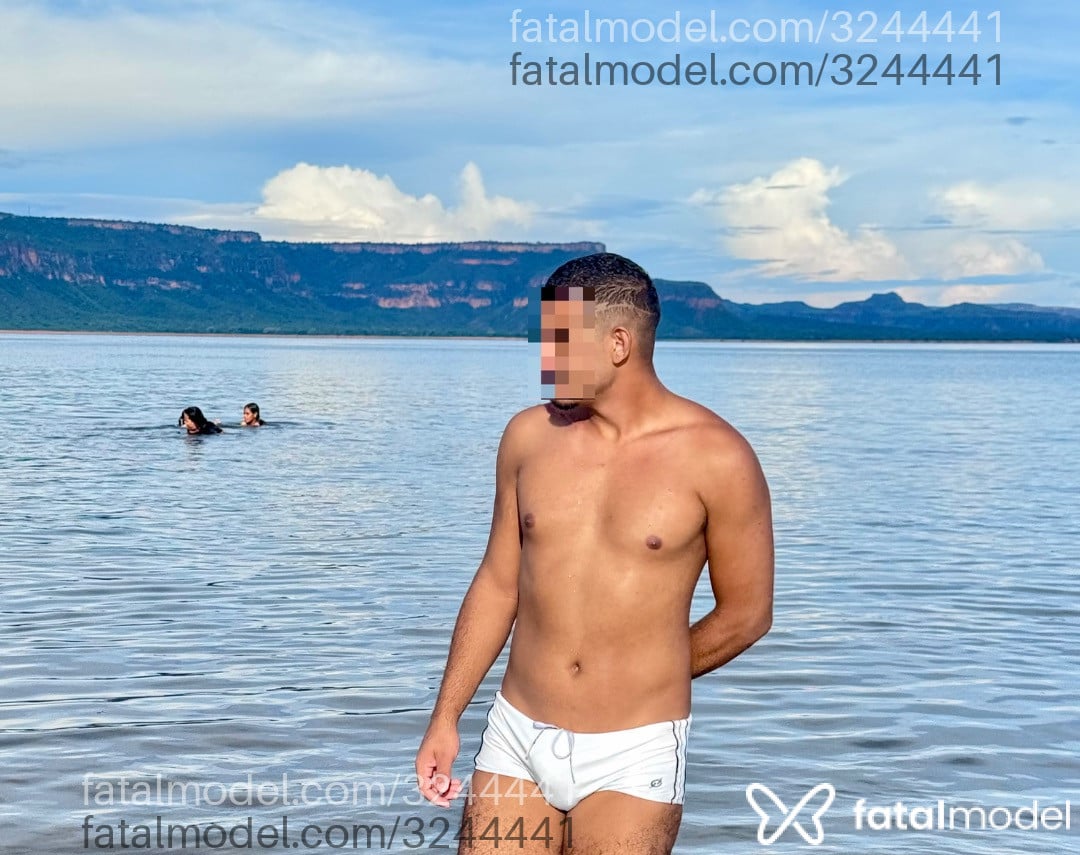 Acompanhante homem com cabelo castanho de olhos castanhos em Cuiabá Acompanhante homem com cabelo castanho de olhos castanhos em Cuiabá - Acreano