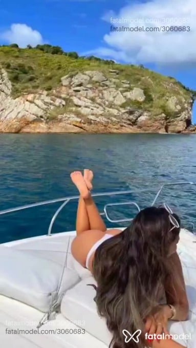 Acompanhante mulher com cabelo castanho de olhos mel em Armação dos Búzios Acompanhante mulher com cabelo castanho de olhos mel em Armação dos Búzios - Lia Angel