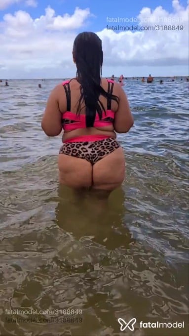 Acompanhante mulher morena (o) de olhos mel em Porto Alegre Acompanhante mulher morena (o) de olhos mel em Porto Alegre - Nicolle Jappe