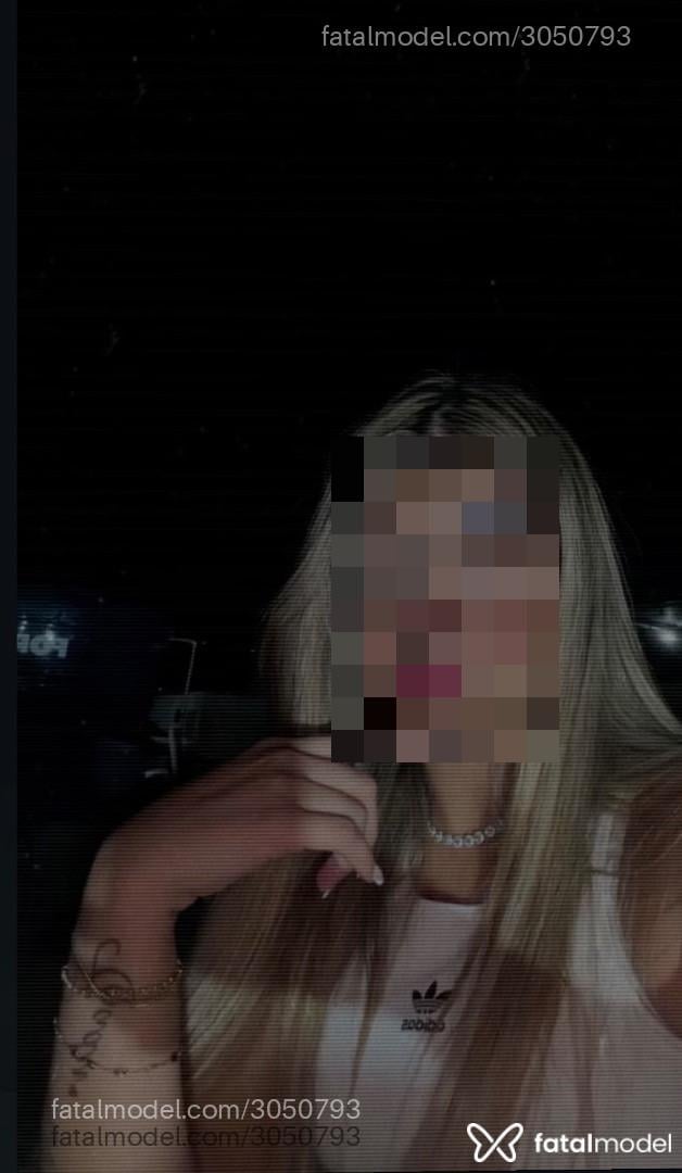 Acompanhante mulher loira (o) de olhos castanhos em Macaé - Larissa