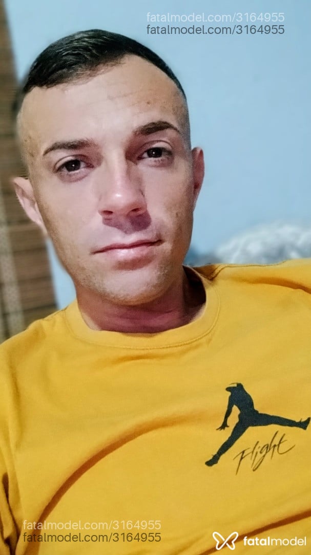 Acompanhante homem com cabelo castanho de olhos castanhos em Viamão - Junior