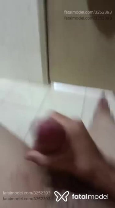 Acompanhante homem com cabelo castanho de olhos verdes - Mello Acompanhante homem com cabelo castanho de olhos verdes - Mello