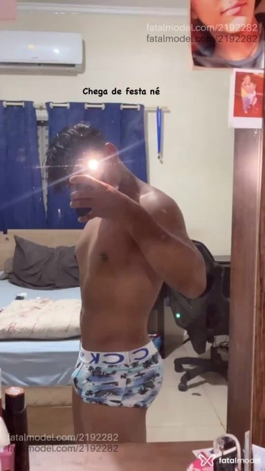Acompanhante homem morena (o) de olhos castanhos em Ribeirão Preto - Carllos