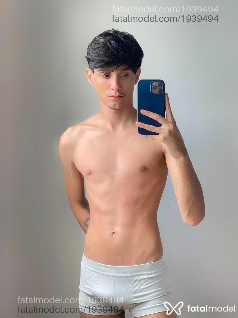 Acompanhante homem com cabelo castanho de olhos castanhos em Belo Horizonte Acompanhante homem com cabelo castanho de olhos castanhos em Belo Horizonte - Keven