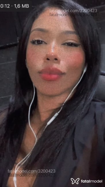 Acompanhante mulher morena (o) de olhos pretos - Safira Acompanhante mulher morena (o) de olhos pretos - Safira