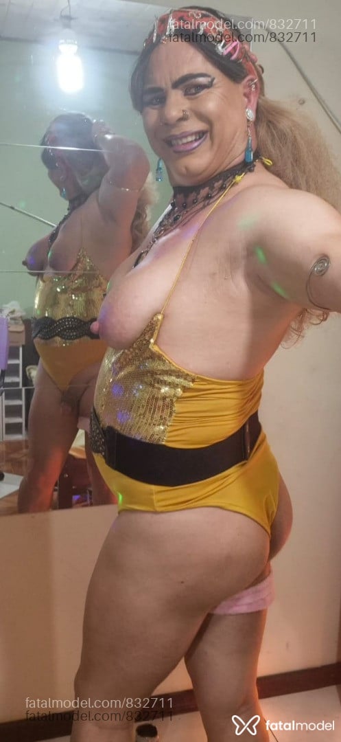 Acompanhante homem trans com cabelo grisalho de olhos verdes em Ponta Grossa Acompanhante homem trans com cabelo grisalho de olhos verdes em Ponta Grossa - SuzeteStarlove
