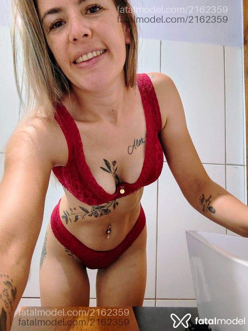 Acompanhante mulher loira (o) de olhos castanhos em Capão da Canoa Acompanhante mulher loira (o) de olhos castanhos em Capão da Canoa - Dafny Alves