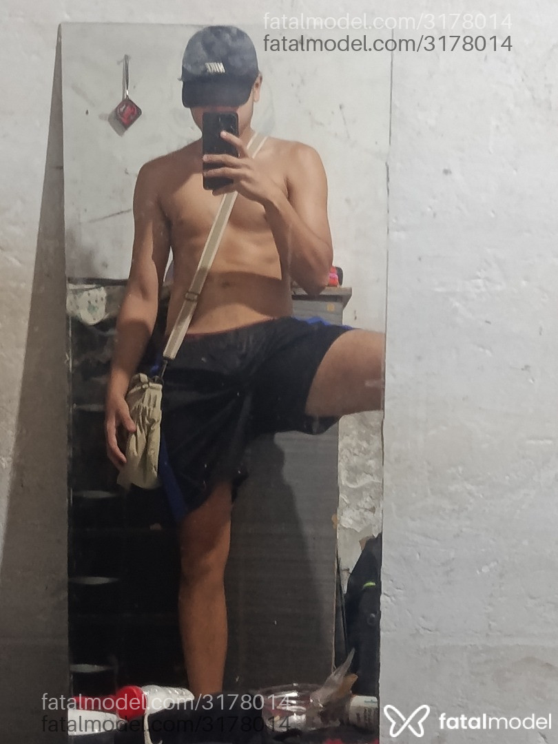 Acompanhante homem morena (o) de olhos pretos em Virtual - Littledick