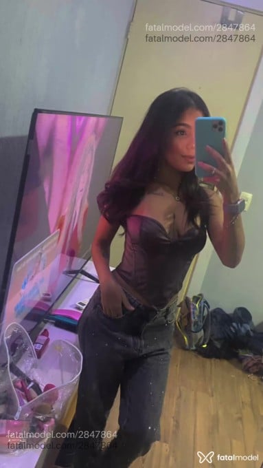 Acompanhante mulher morena (o) de olhos pretos em Virtual Acompanhante mulher morena (o) de olhos pretos em Virtual - Angela