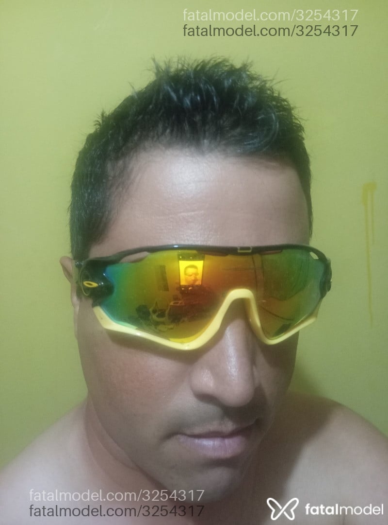 Acompanhante homem com cabelo castanho de olhos castanhos - Dinho