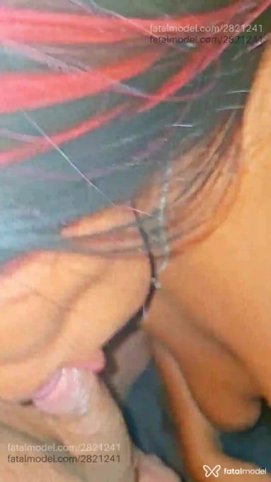 Acompanhante mulher trans com cabelo colorido de olhos pretos em Ourinhos - Kitty