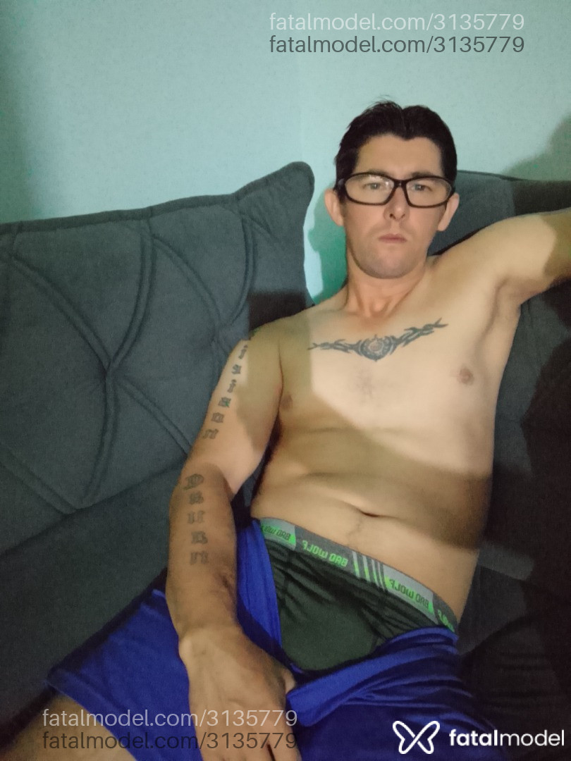 Acompanhante homem com cabelo castanho de olhos azuis em Pato Branco Acompanhante homem com cabelo castanho de olhos azuis em Pato Branco - Ninjah
