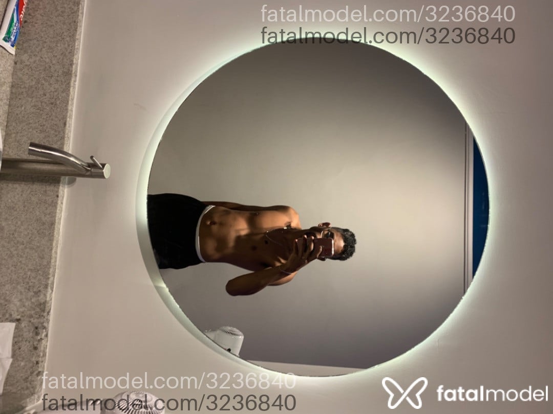 Acompanhante homem morena (o) de olhos castanhos em Virtual - Domblack