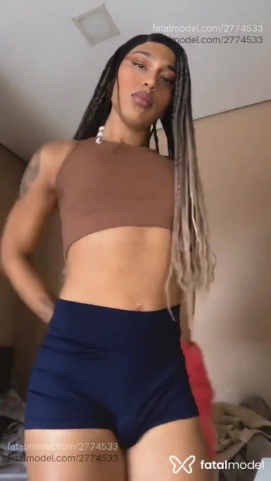 Acompanhante mulher trans com cabelo castanho de olhos castanhos em São Paulo - Mari Cordeiro