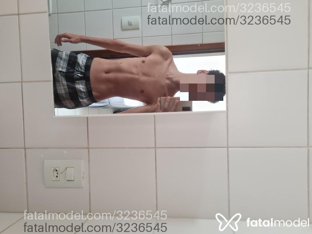 Acompanhante homem com cabelo castanho de olhos mel em São Paulo Acompanhante homem com cabelo castanho de olhos mel em São Paulo - Henry