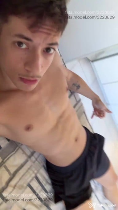 Acompanhante homem com cabelo castanho de olhos castanhos em Virtual - Nyyxx
