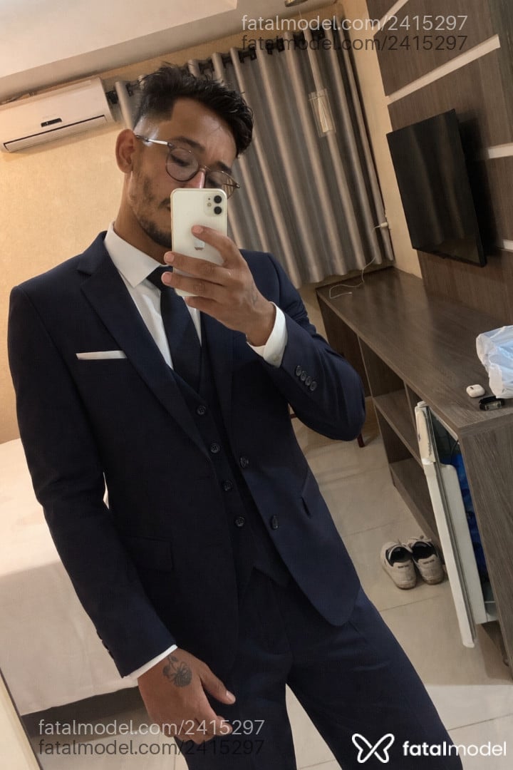 Acompanhante homem com cabelo castanho de olhos castanhos em Rio do Sul - China