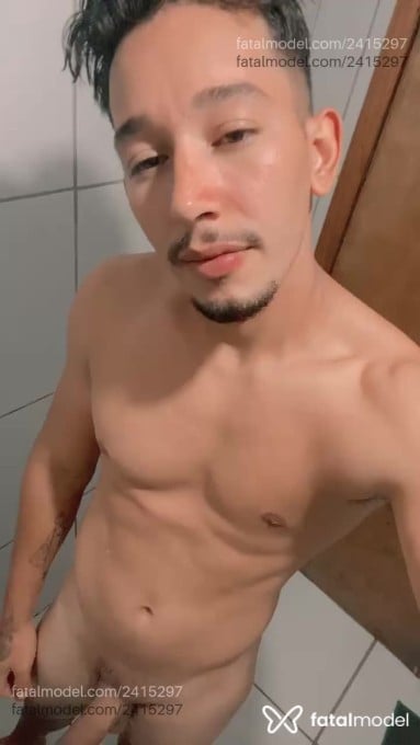 Acompanhante homem com cabelo castanho de olhos castanhos em Rio do Sul - China
