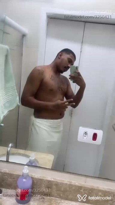 Acompanhante homem morena (o) de olhos pretos em São Paulo Acompanhante homem morena (o) de olhos pretos em São Paulo - Walison