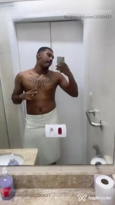 Acompanhante homem morena (o) de olhos pretos em São Paulo Acompanhante homem morena (o) de olhos pretos em São Paulo - Walison