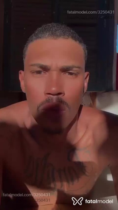 Acompanhante homem morena (o) de olhos pretos em São Paulo Acompanhante homem morena (o) de olhos pretos em São Paulo - Walison