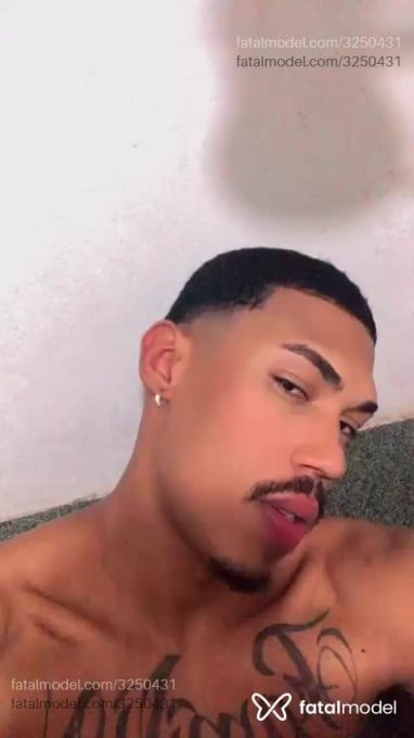 Acompanhante homem morena (o) de olhos pretos em São Paulo Acompanhante homem morena (o) de olhos pretos em São Paulo - Walison