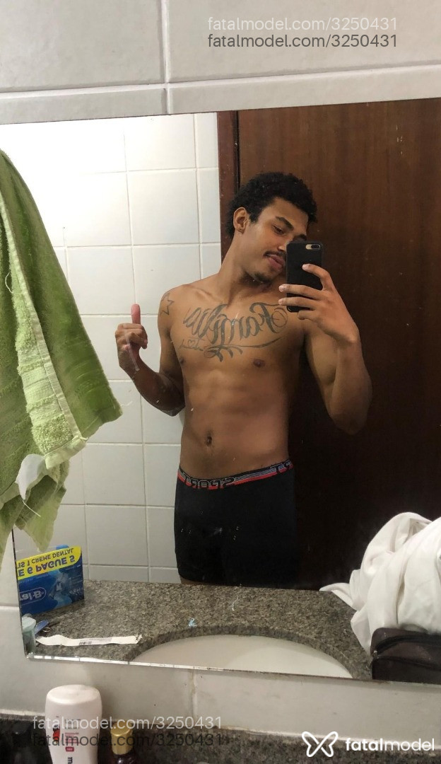 Acompanhante homem morena (o) de olhos pretos em São Paulo Acompanhante homem morena (o) de olhos pretos em São Paulo - Walison