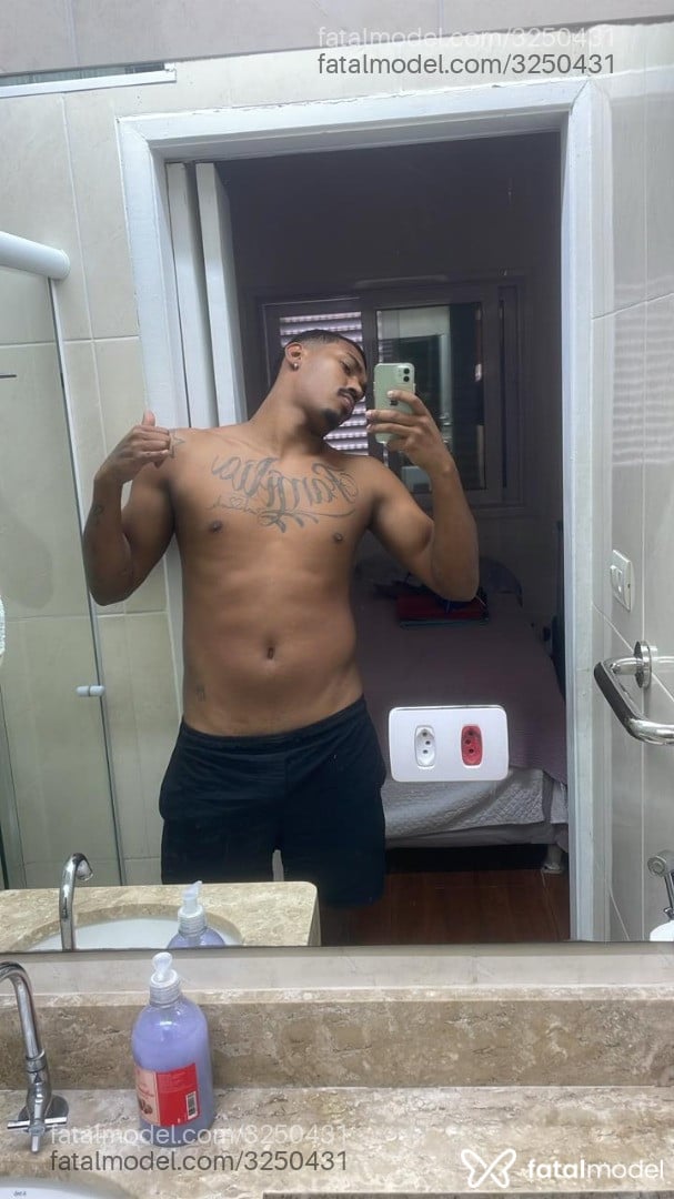 Acompanhante homem morena (o) de olhos pretos em São Paulo Acompanhante homem morena (o) de olhos pretos em São Paulo - Walison