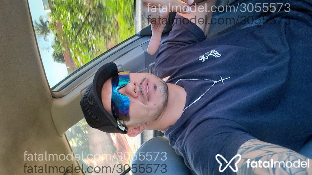Acompanhante homem com cabelo castanho de olhos castanhos - Gabriel Acompanhante homem com cabelo castanho de olhos castanhos - Gabriel