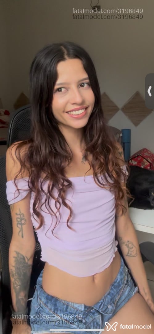 Acompanhante mulher com cabelo castanho de olhos castanhos em Virtual - Malzi